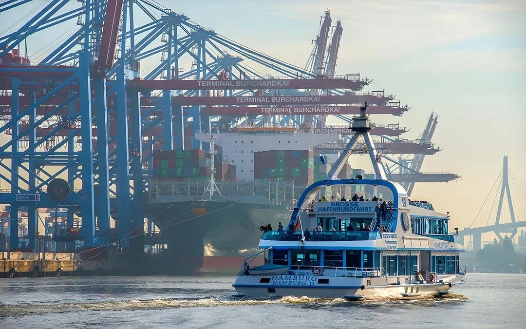 Combo: Hamburg Harbor Cruise + Elbphilharmonie German Guided Tour Tickets Image 7