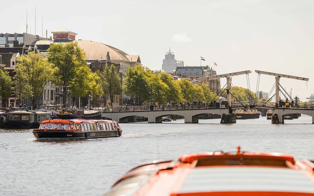 Combo: Heineken Experience Tickets with 2 Drinks & 1-Hour Amsterdam Canal Cruise Image 9