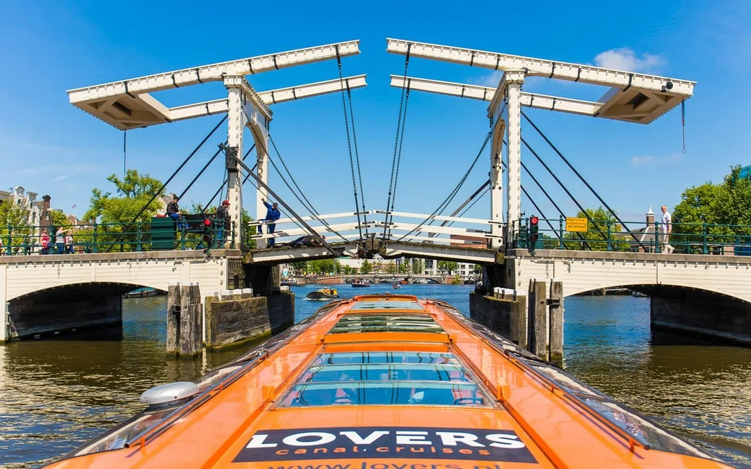 Combo: Heineken Experience Tickets with 2 Drinks & 1-Hour Amsterdam Canal Cruise Image 10