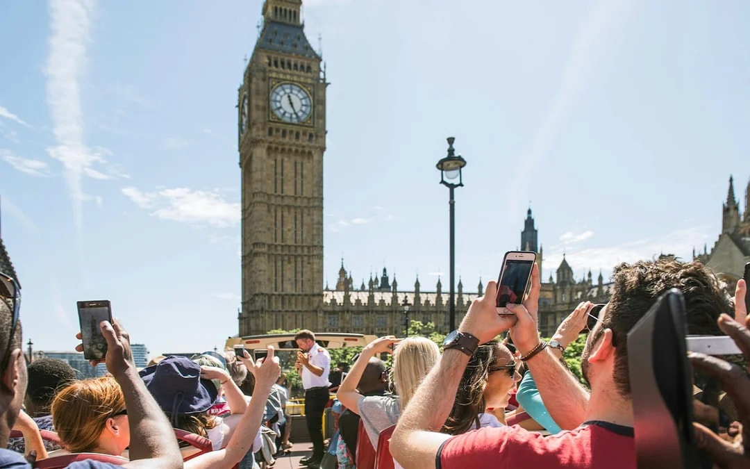 Combo: London Eye Tickets + Hop-on Hop-off Bus Tour + Thames River Cruise Image 11