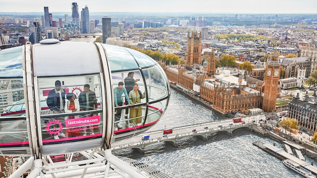 London Eye capsule overlooking the River Thames and Houses of Parliament, London.
