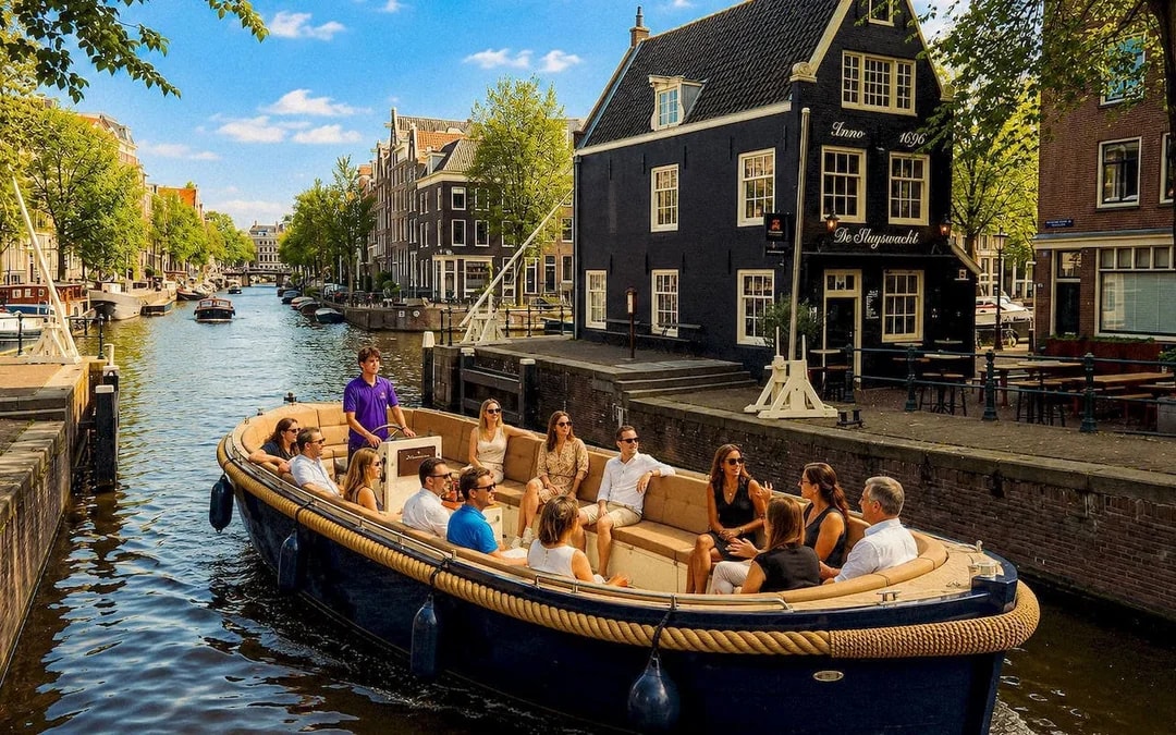 Combo: Moco Museum Tickets & Morning Open-Boat Canal Cruise Image 4