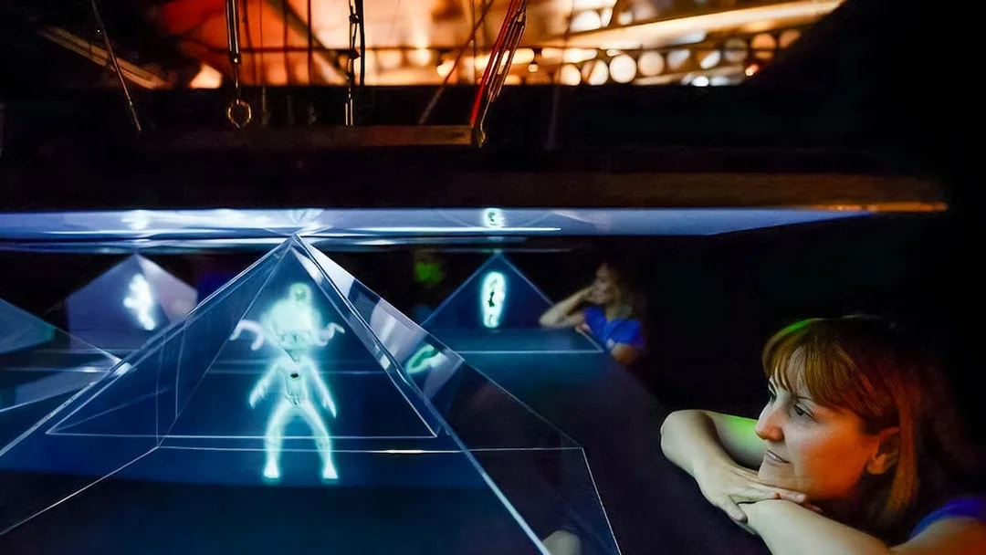 Visitors observing holographic display at Valencia Science Museum, part of Oceanogràfic and Hemisfèric combo tickets.