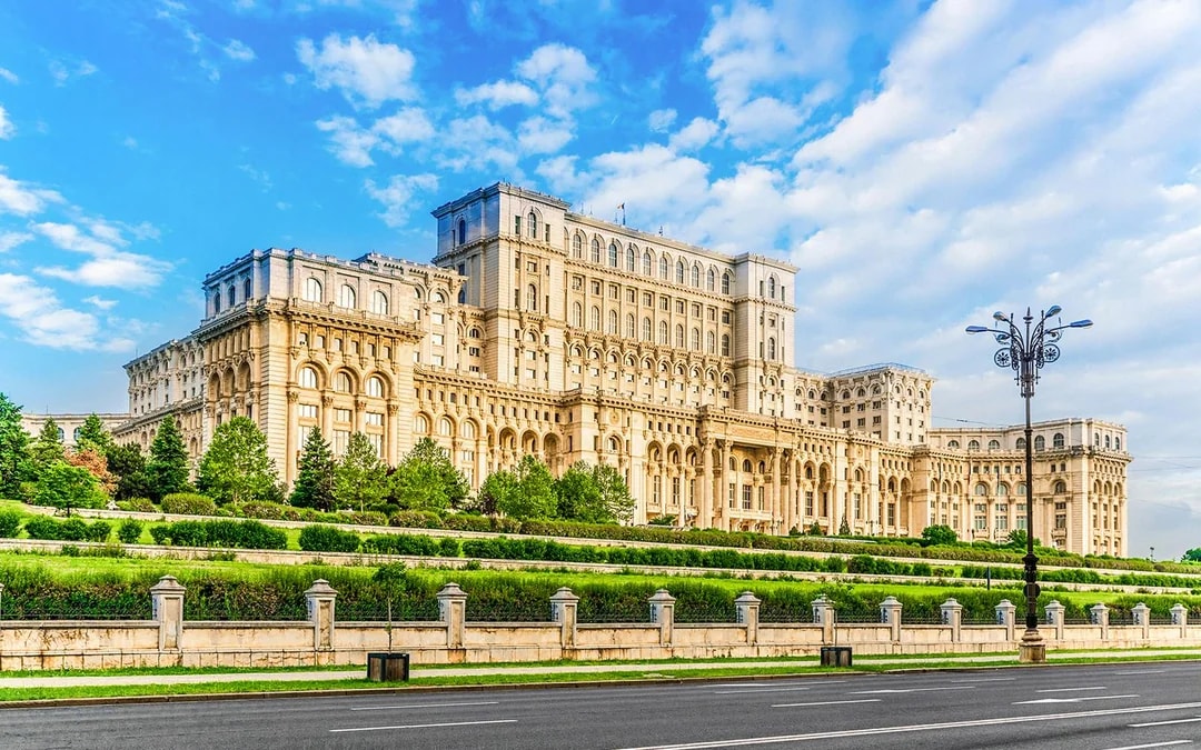 Combo: Peles & Dracula Castles + Brasov & Parliament + Ceausescu House Image 6