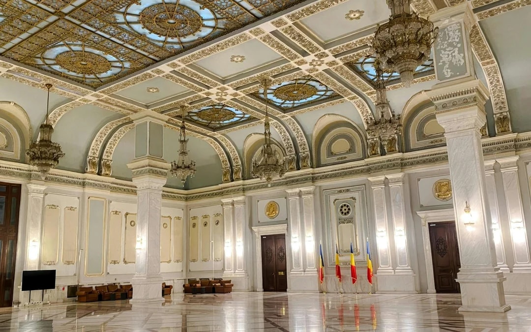 Combo: Peles & Dracula Castles + Brasov & Parliament + Ceausescu House Image 8