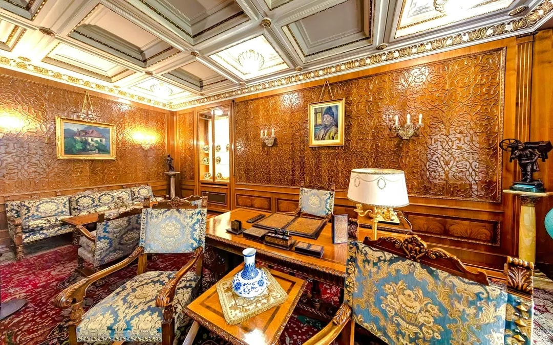 Combo: Peles & Dracula Castles + Brasov & Parliament + Ceausescu House Image 10