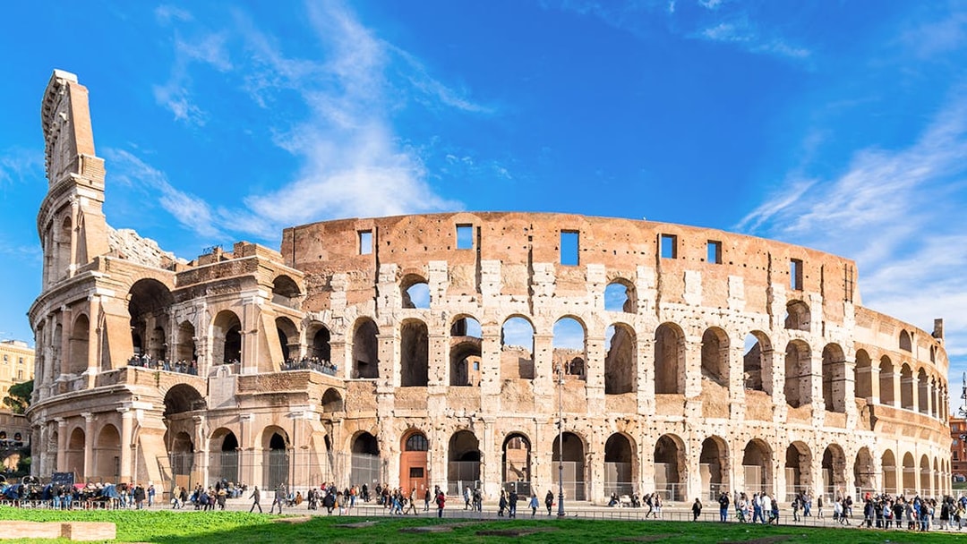 Colosseum exterior with tourists, part of the Palatine Hill & Roman Forum guided tour in Rome.