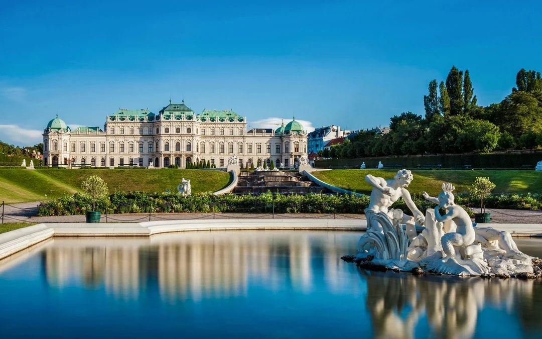Combo: Vienna Hop-on Hop-off Bus Tour + Schönbrunn Palace & Belvedere Palace Tickets Image 5