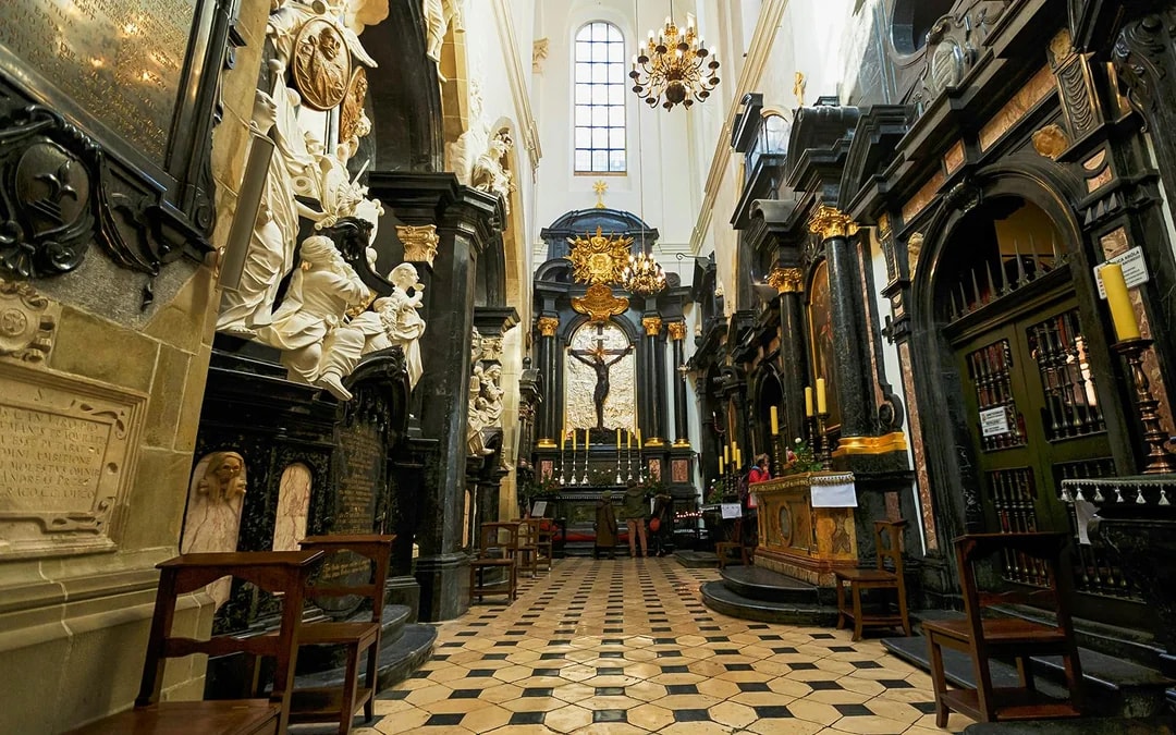 Combo: Wawel Castle, Cathedral, St. Mary’s Basilica & Rynek Underground Museum Guided Tour Image 7