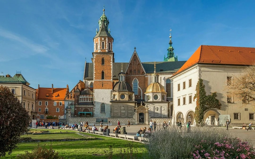 Combo: Wawel Castle, Cathedral, St. Mary’s Basilica & Rynek Underground Museum Guided Tour Image 1