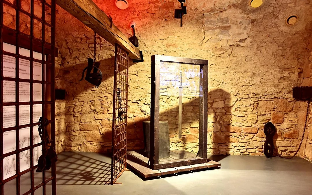 Combo: Wawel Castle, Cathedral, St. Mary’s Basilica & Rynek Underground Museum Guided Tour Image 11