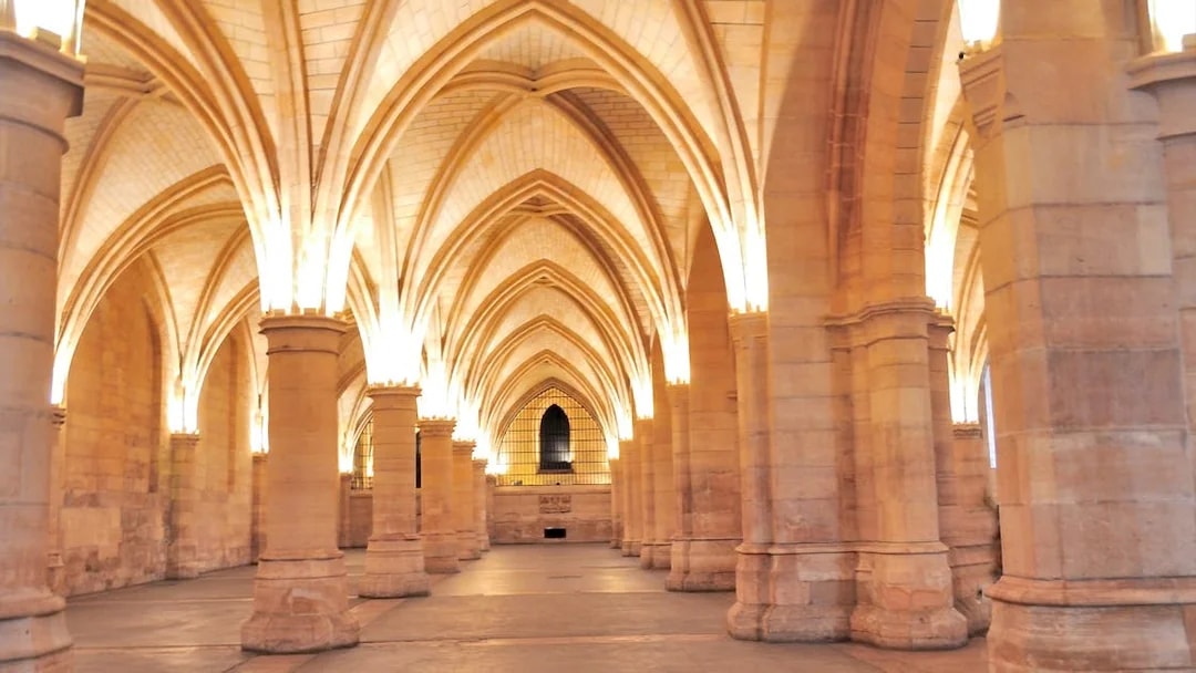 Hall of Guards' vaulted arches in the Conciergerie, Paris.