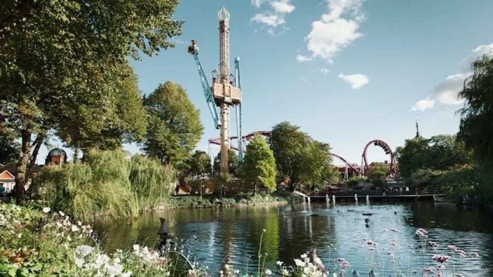Copenhagen card-HOP with 40+ attractions and hop-on hop-ff bus