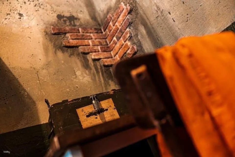 Correctional facility escape adventure in Dusseldorf