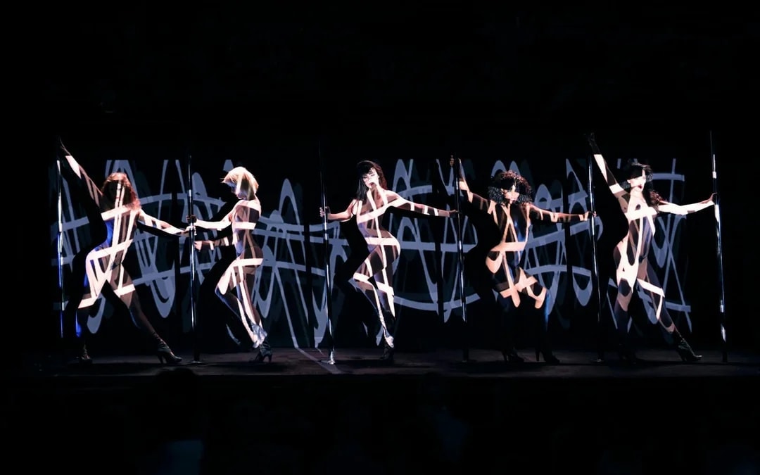 Crazy Horse Show Tickets  Image 6