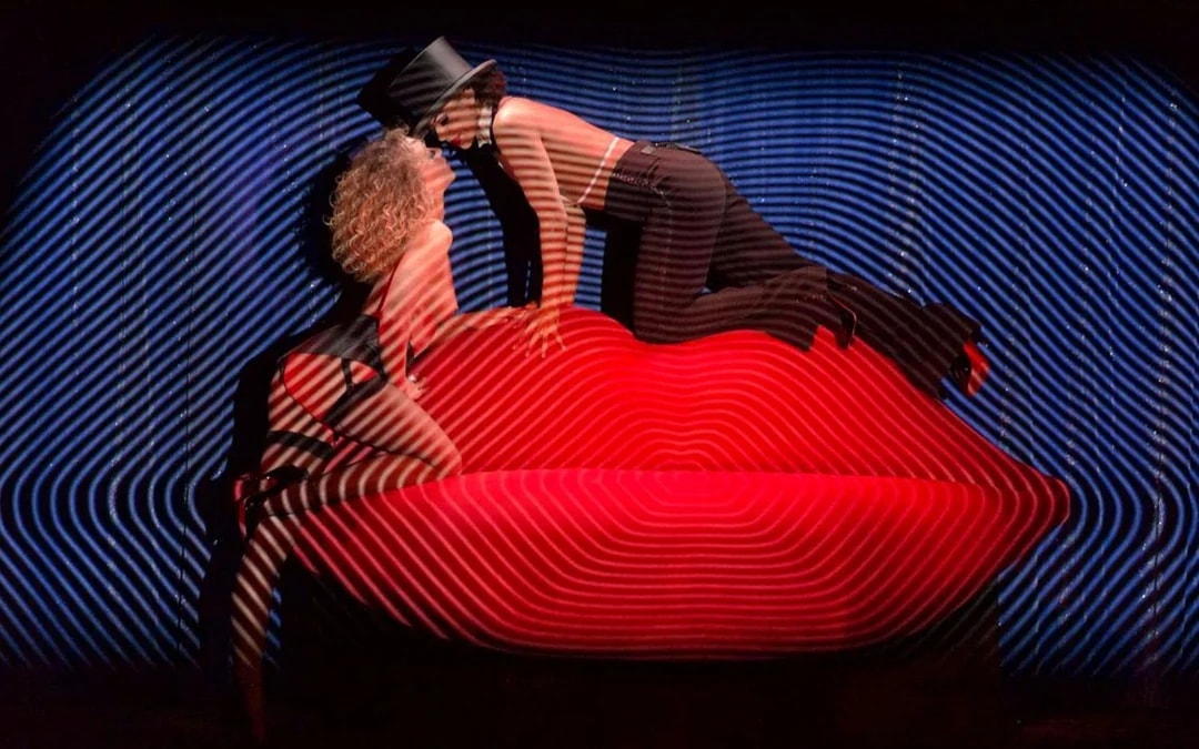 Crazy Horse Show Tickets  Image 9