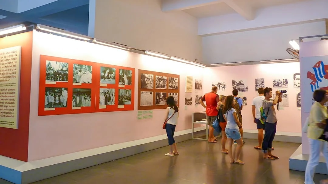 Tourists viewing exhibits at War History Museum, Ho Chi Minh City.