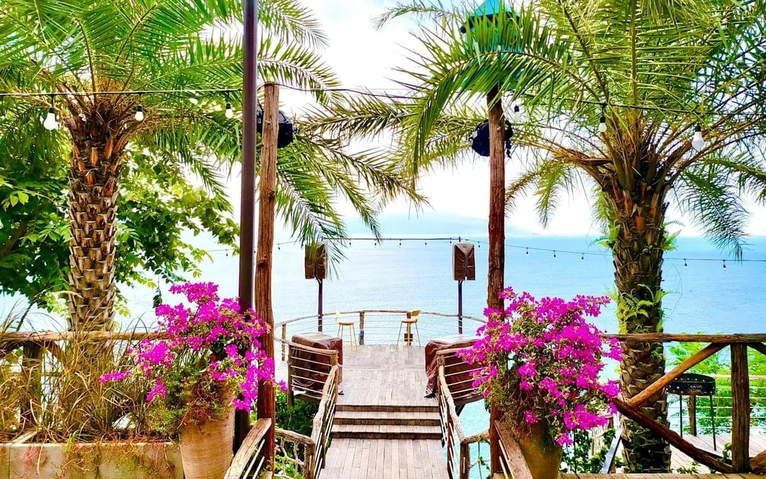 Da Nang Private Instagram Cafés & Photo Spots Walking Tour with Coffee Tasting Image 1