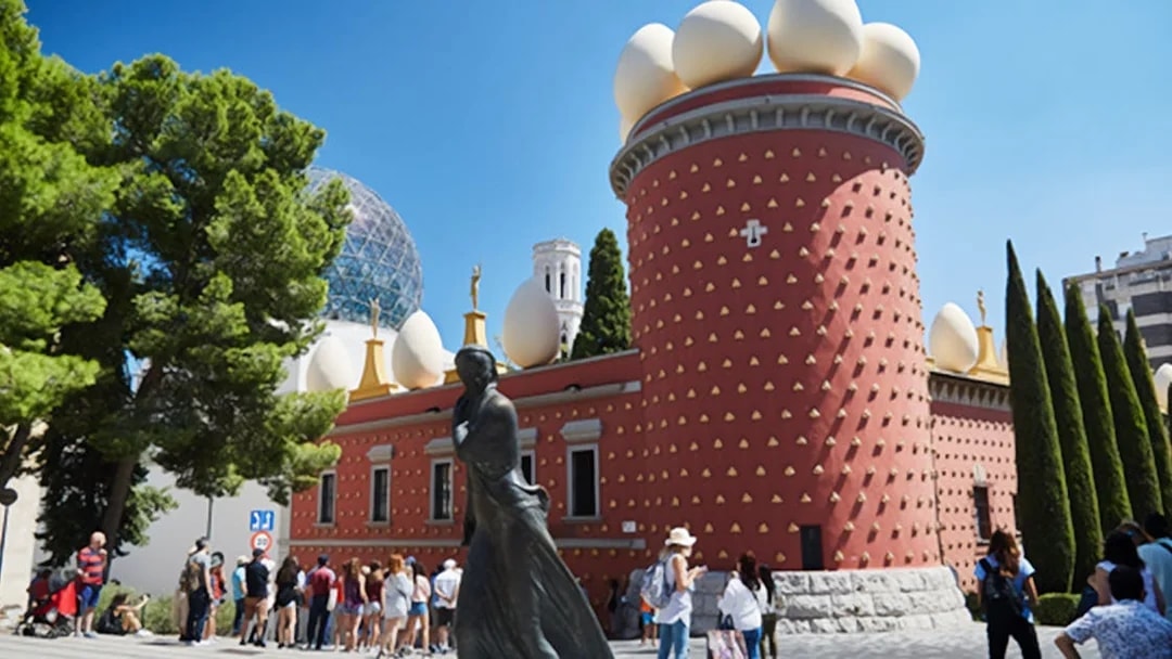 Dalí Theatre-Museum in Figueres with visitors and distinctive egg sculptures.