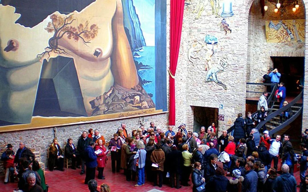 Dali's Figueres and Girona Image 8