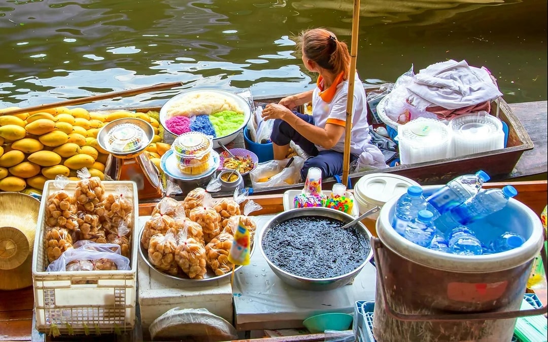 Damnoen Saduak Floating Market Half-Day Guided Tour Image 4