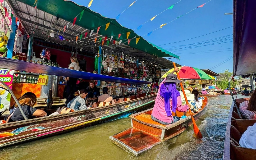 Damnoen Saduak Floating Market & Maeklong Railway Market Full-Day Guided Tour Image 2