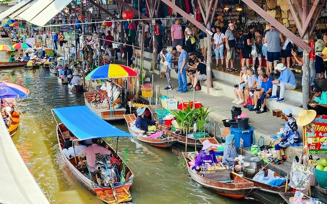 Damnoen Saduak Floating Market & Maeklong Railway Market Full-Day Guided Tour Image 3