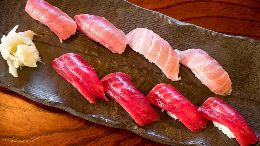 Sushi platter featuring tuna nigiri, part of the Keikyu Line day trip to Misaki Maguro.