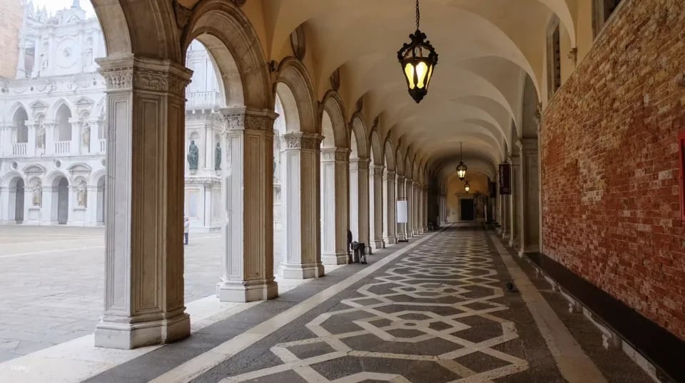 Doge's Palace: Fast Track Ticket | Italy