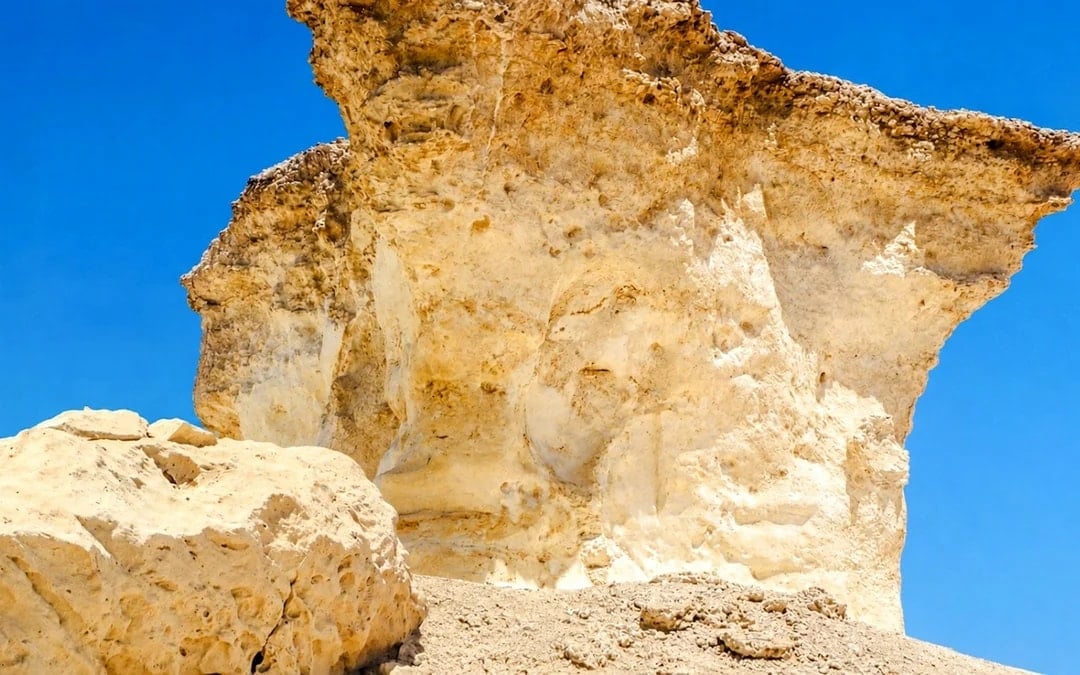 Doha Private West Qatar Tour: Zekreet, Richard Serra East-West/West-East and Mushroom Rocks