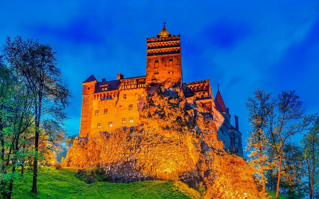 Dracula's Castle Halloween Special Tour Image 6