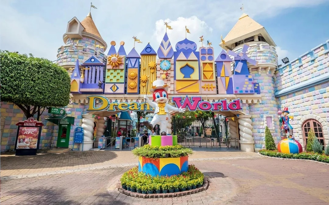 Dream World Super Visa with Unlimted Rides, Snow Town Visit, Buffet Lunch & Hotel Transfers Image 1