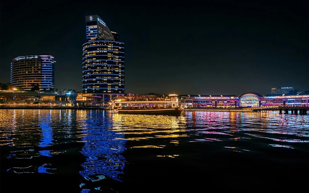 Dine & Dazzle Evening Package: Dubai Canal Dinner Cruise with Unlimited Drinks + La Perle Show Image 6