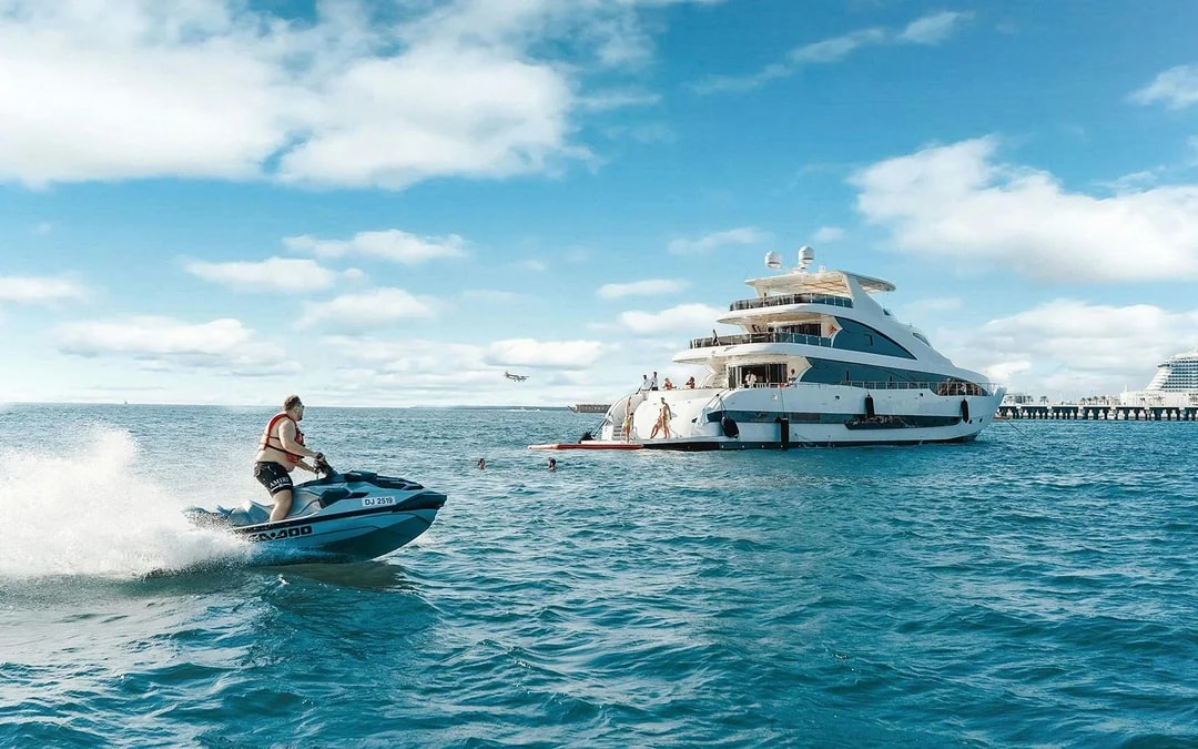 From Dubai Harbour: 3-Hour Superyacht Tri-Deck Cruise with Dining, Open Bar & Live DJ Image 1