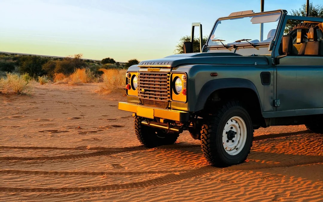 Dubai Hot Air Balloon Experience with Private Round-Trip Transfers & Vintage Land Rover Desert Drive Image 5