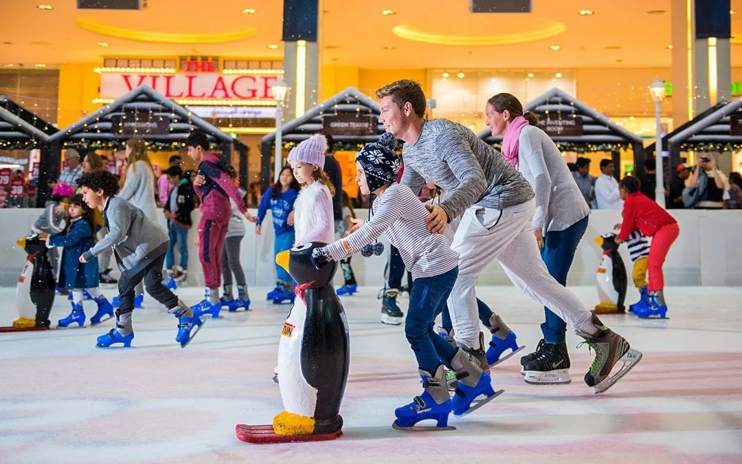 Dubai Ice Rink Tickets at Dubai Mall Image 1