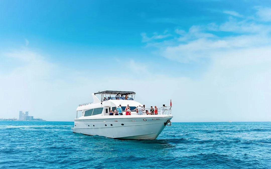 From Dubai Marina: 1-Hour Sightseeing Yacht Cruise with Panoramic Views Image 1