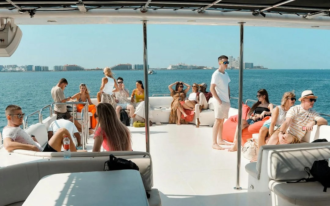 From Dubai Marina: 2/3-Hour Luxury Yacht Cruise with Breakfast or BBQ Lunch/Dinner Image 7