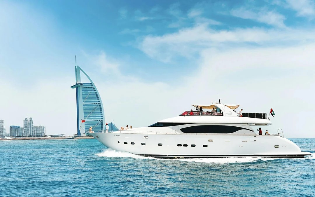 From Dubai Marina: 2/3-Hour Luxury Yacht Cruise with Breakfast or BBQ Lunch/Dinner Image 1