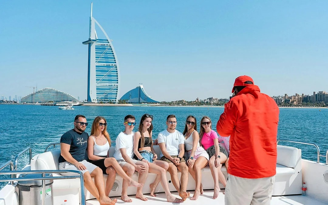 From Dubai Marina: 2/3-Hour Luxury Yacht Cruise with Breakfast or BBQ Lunch/Dinner Image 2