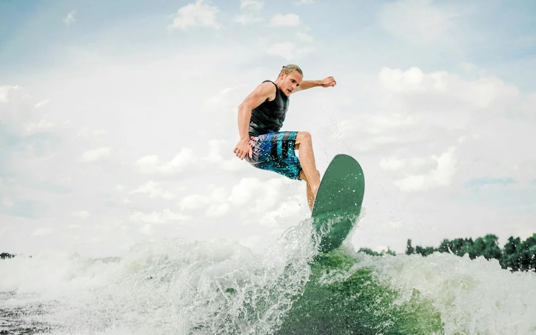 Dubai Marina Wakeboarding, Wakesurfing & E-Foil Experience Image 3
