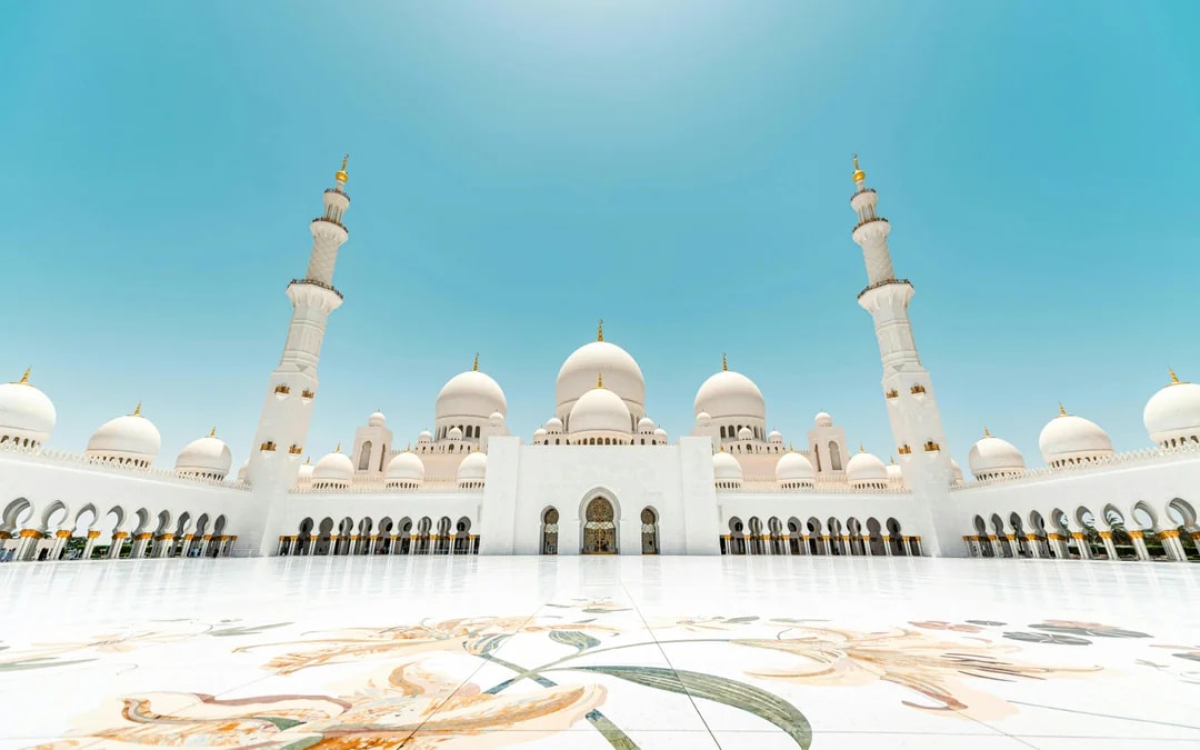 From Dubai: Abu Dhabi Full-Day City Tour with Sheikh Zayed Grand Mosque Image 3
