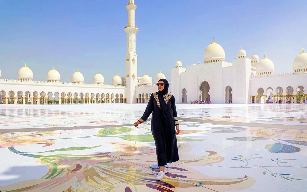 From Dubai: Premium Full-Day Sightseeing Tour of Abu Dhabi with Hotel Transfers Image 1