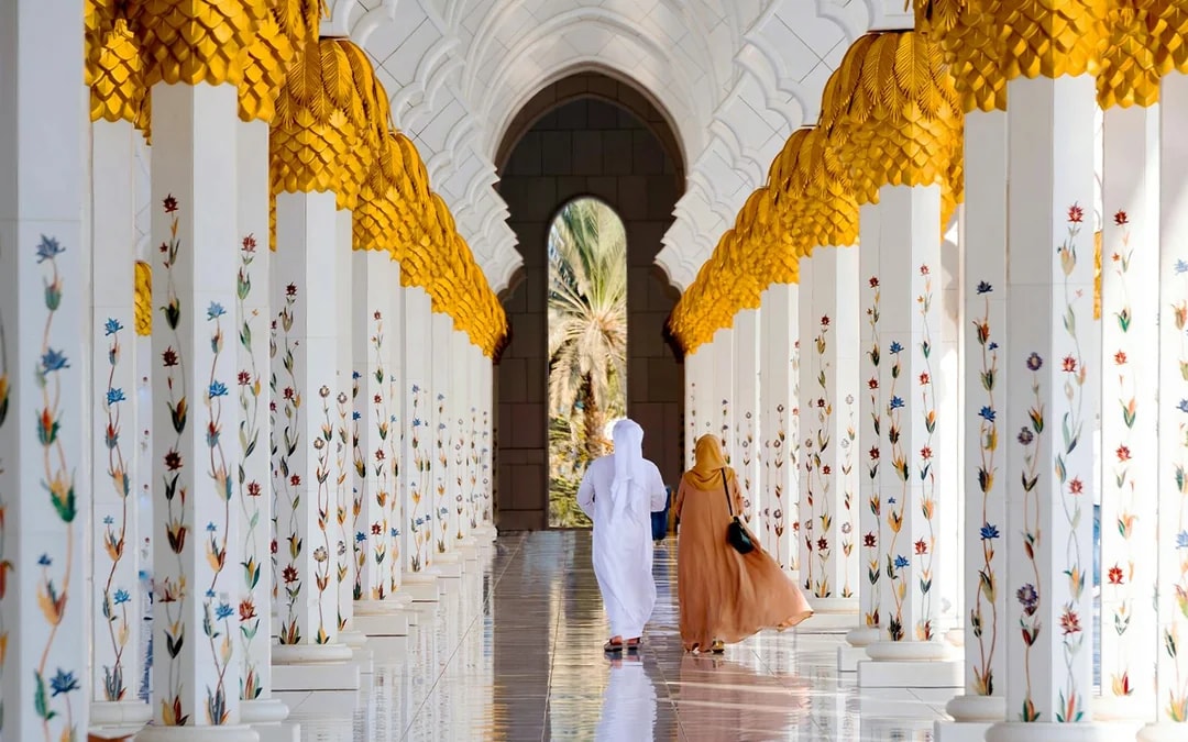 From Dubai: Abu Dhabi Full-Day City Tour with Qasr Al Watan & Sheikh Zayed Grand Mosque Image 5