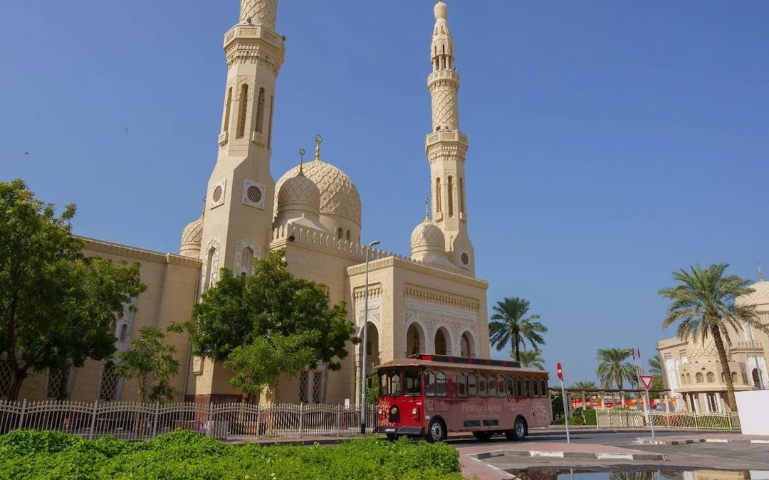 Dubai Traditional Trolley Tour with Emirati Storytellers, Heritage Stops, and Brunch Image 7