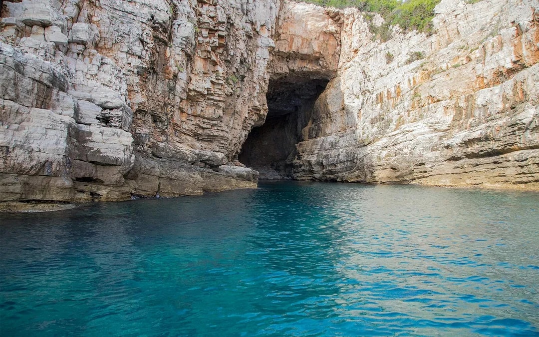 Dubrovnik: Blue Cave, Green Caves & Sunj Beach Cruise with Unlimited Drinks Image 2