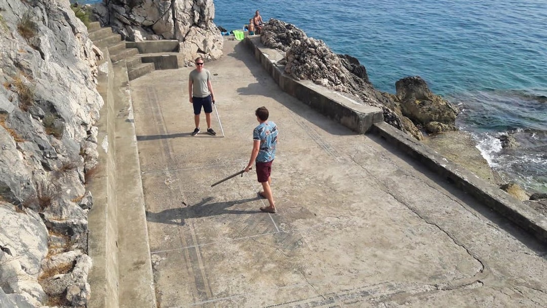 Tourists reenact sword fight on Dubrovnik's Game of Thrones driving tour.