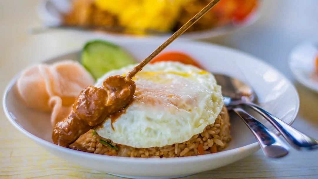 Fried rice with egg and satay skewer, Nusa Penida lunch.