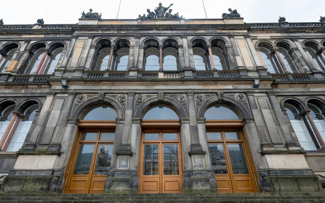 Edinburgh Castle & National Museum of Scotland Guided Tour Image 10