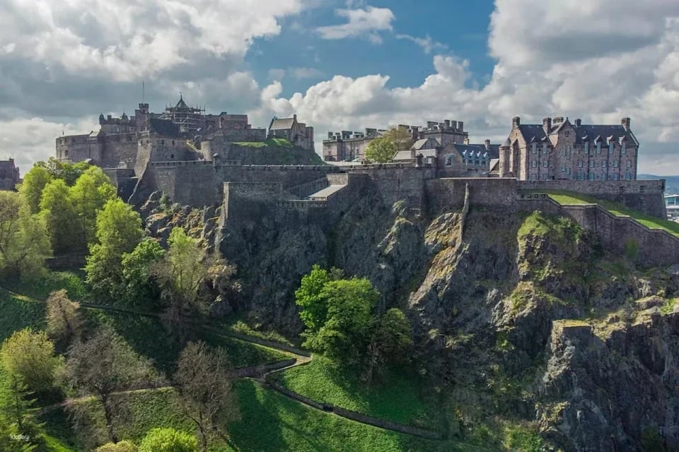 Edinburgh Castle | UK